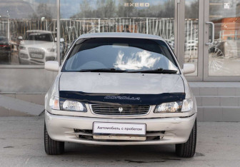 Подержанный автомобиль Toyota Corolla Sedan 2000 года (2 фото)