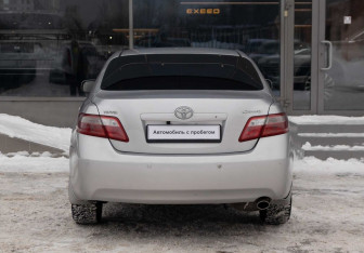 Подержанный автомобиль Toyota Camry Sedan 2007 года (6 фото)