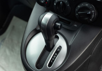 Подержанный автомобиль Mazda Demio 2014 года (15 фото)