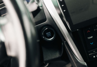 Подержанный автомобиль Toyota Camry Sedan 2015 года (16 фото)