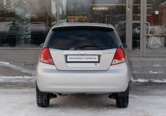 Подержанный автомобиль Chevrolet Aveo Hatchback 2006 года (6 фото)