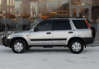 Подержанный автомобиль Honda CR-V 1997 года (8 фото)