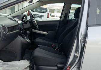 Подержанный автомобиль Mazda Demio 2014 года (18 фото)