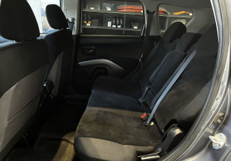 Подержанный автомобиль Mitsubishi Outlander 2012 года (14 фото)