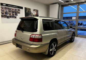 Подержанный автомобиль Subaru Forester Wagon 2000 года (7 фото)