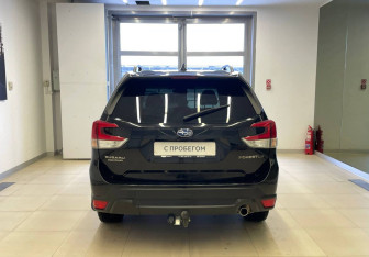 Подержанный автомобиль Subaru Forester Suv 2019 года (6 фото)