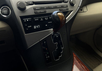 Подержанный автомобиль Lexus RX 2009 года (13 фото)