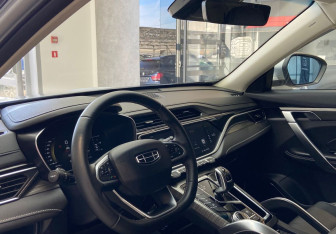 Подержанный автомобиль Geely Atlas Pro 2024 года (13 фото)