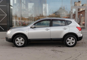 Подержанный автомобиль Nissan Qashqai 2007 года (8 фото)