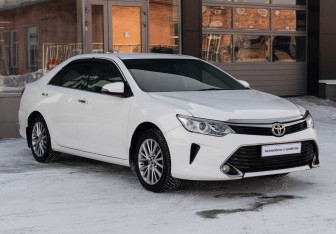 Подержанный автомобиль Toyota Camry Sedan 2016 года (3 фото)