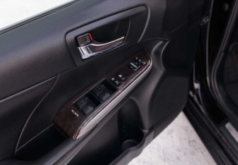 Подержанный автомобиль Toyota Camry Sedan 2016 года (17 фото)