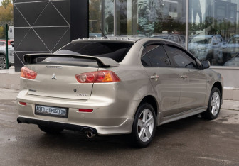 Подержанный автомобиль Mitsubishi Lancer Sedan 2007 года (5 фото)