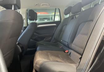 Подержанный автомобиль Volkswagen Passat Wagon 2018 года (19 фото)