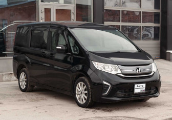 Подержанный автомобиль Honda Stepwgn 2016 года (3 фото)