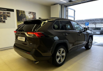 Подержанный автомобиль Toyota RAV4 2020 года (5 фото)