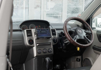 Подержанный автомобиль Nissan X-Trail 2003 года (10 фото)