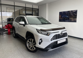 Подержанный автомобиль Toyota RAV4 2019 года (3 фото)