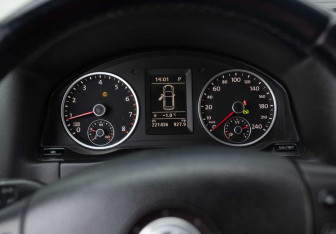 Подержанный автомобиль Volkswagen Tiguan 2010 года (13 фото)