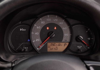 Подержанный автомобиль Toyota Vitz 2018 года (12 фото)