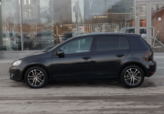 Подержанный автомобиль Volkswagen Gol 2011 года (8 фото)