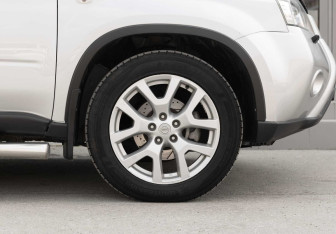 Подержанный автомобиль Nissan X-Trail 2013 года (9 фото)