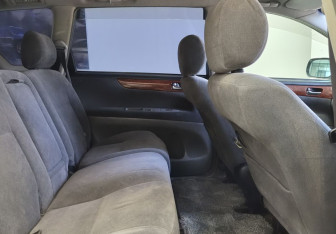 Подержанный автомобиль Toyota Ipsum 2002 года (11 фото)