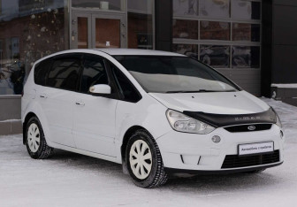 Подержанный автомобиль Ford S-MAX 2008 года (3 фото)