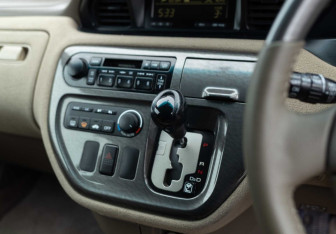 Подержанный автомобиль Honda Avancier Wagon 2000 года (16 фото)