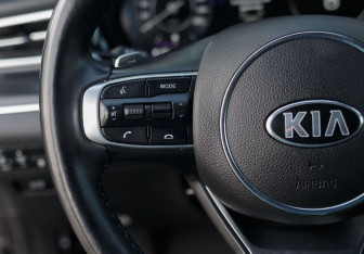 Подержанный автомобиль Kia K5 2021 года (12 фото)