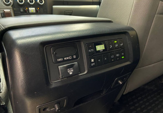 Подержанный автомобиль Toyota Sequoia 2011 года (14 фото)