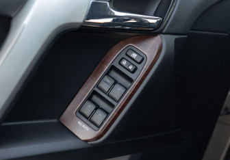 Подержанный автомобиль Toyota Land Cruiser Prado 2017 года (18 фото)