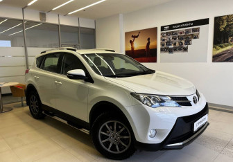 Подержанный автомобиль Toyota RAV4 2013 года (4 фото)