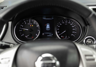 Подержанный автомобиль Nissan X-Trail 2016 года (13 фото)