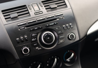 Подержанный автомобиль Mazda 3 Sedan 2012 года (14 фото)