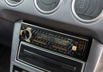 Подержанный автомобиль Nissan Avenir 2001 года (14 фото)