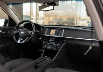 Подержанный автомобиль Kia Optima Sedan 2019 года (10 фото)
