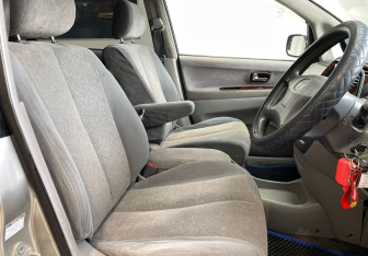 Подержанный автомобиль Toyota Nadia 1998 года (9 фото)