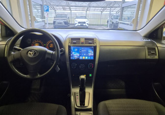 Подержанный автомобиль Toyota Corolla Sedan 2008 года (8 фото)