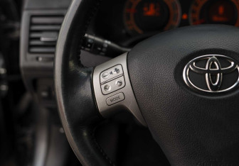 Подержанный автомобиль Toyota Corolla Sedan 2008 года (12 фото)