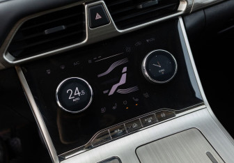 Подержанный автомобиль Exeed TXL 2022 года (16 фото)