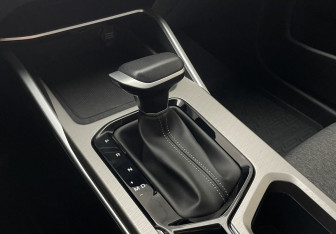 Подержанный автомобиль Geely Emgrand 2023 года (13 фото)