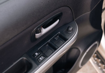 Подержанный автомобиль Suzuki Grand Vitara 2010 года (16 фото)