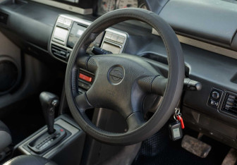 Подержанный автомобиль Nissan X-Trail 2001 года (11 фото)