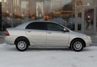 Подержанный автомобиль Toyota Corolla Sedan 2002 года (4 фото)