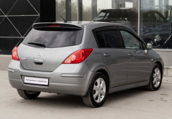 Подержанный автомобиль Nissan Tiida Hatchback 2013 года (5 фото)