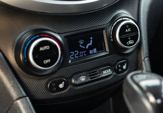 Подержанный автомобиль Hyundai Solaris Sedan 2015 года (15 фото)