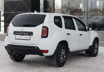 Подержанный автомобиль Renault Duster 2017 года (5 фото)