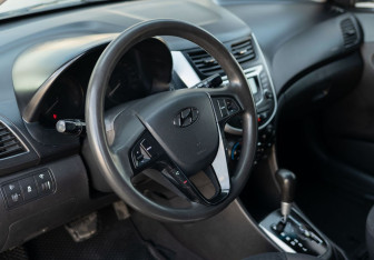 Подержанный автомобиль Hyundai Solaris Hatchback 2011 года (11 фото)