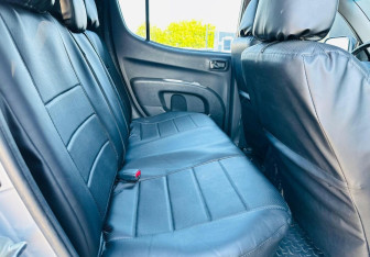 Подержанный автомобиль Mitsubishi L200 2015 года (10 фото)