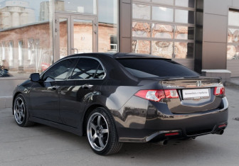 Подержанный автомобиль Honda Accord Sedan 2010 года (7 фото)